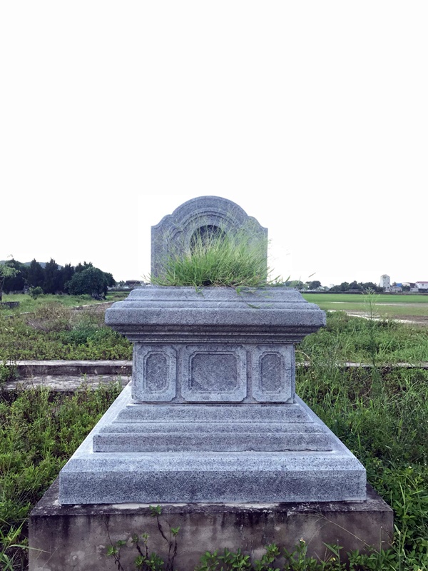 Mộ Đá Không Mái 13