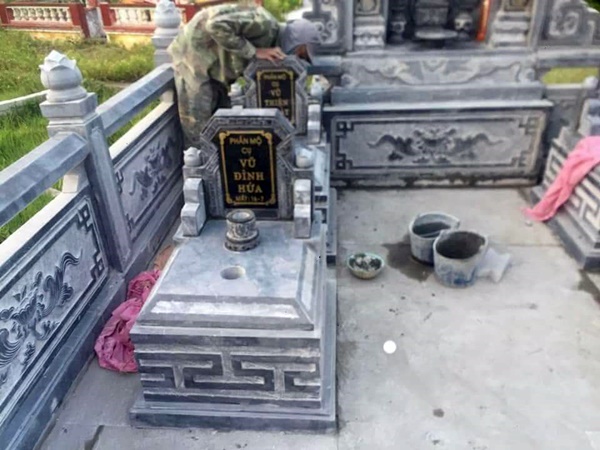 Mộ Đá Không Mái 15